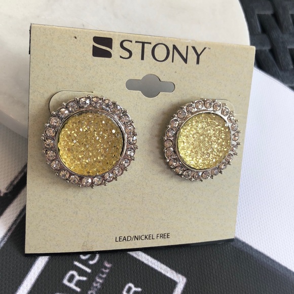 Circle Earrings - Picture 14 of 17